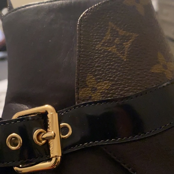 Authentic Louis Vuitton Star Trail Ankle Boot✨ - Picture 4 of 16